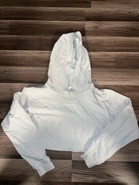 Gym Wolf Women's White Cropped Hoodie